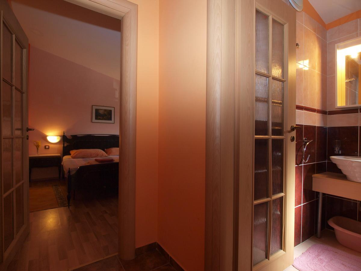 Apartments Slavica 382 プーラ エクステリア 写真