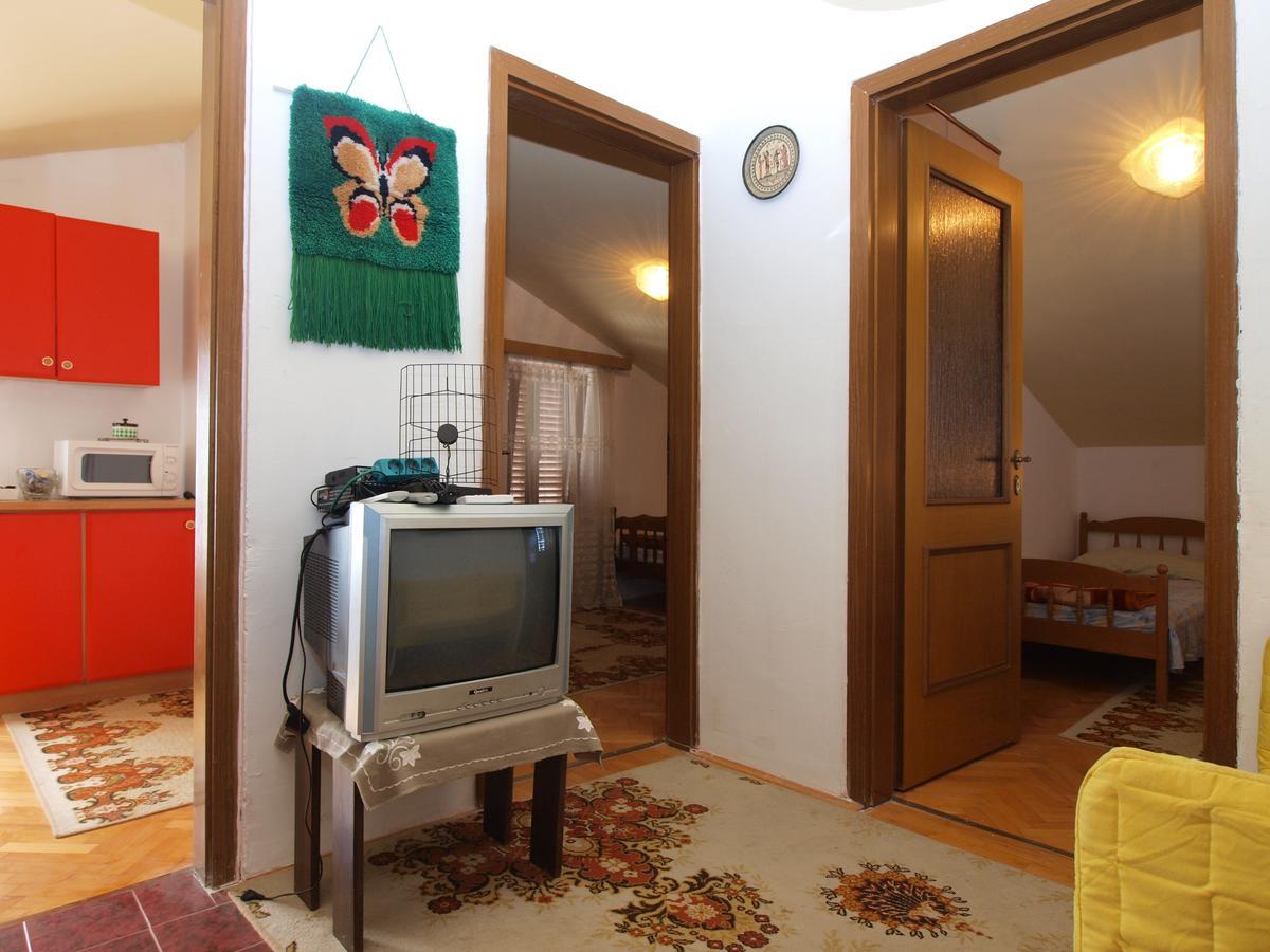 Apartments Slavica 382 プーラ エクステリア 写真