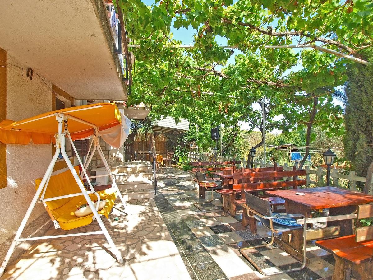 Apartments Slavica 382 プーラ エクステリア 写真