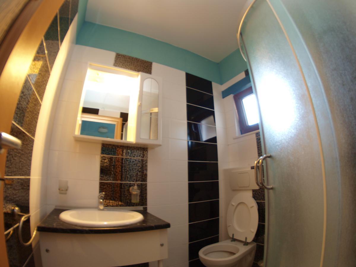 Apartments Slavica 382 プーラ エクステリア 写真