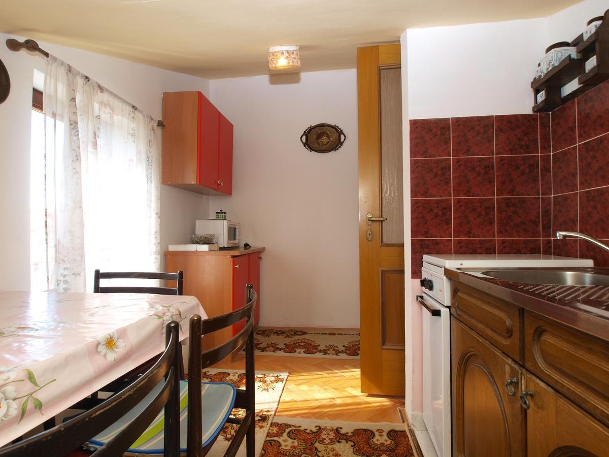 Apartments Slavica 382 プーラ エクステリア 写真