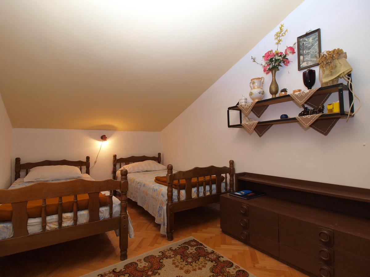 Apartments Slavica 382 プーラ エクステリア 写真