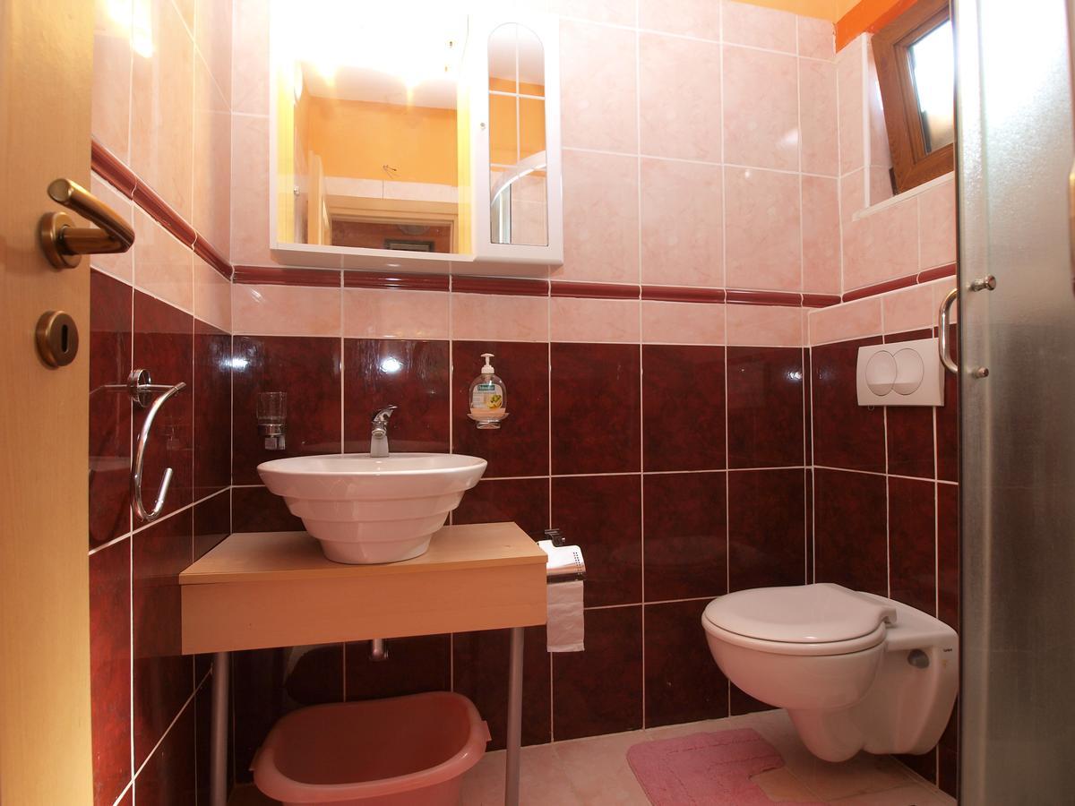 Apartments Slavica 382 プーラ エクステリア 写真