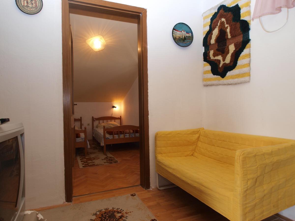 Apartments Slavica 382 プーラ エクステリア 写真