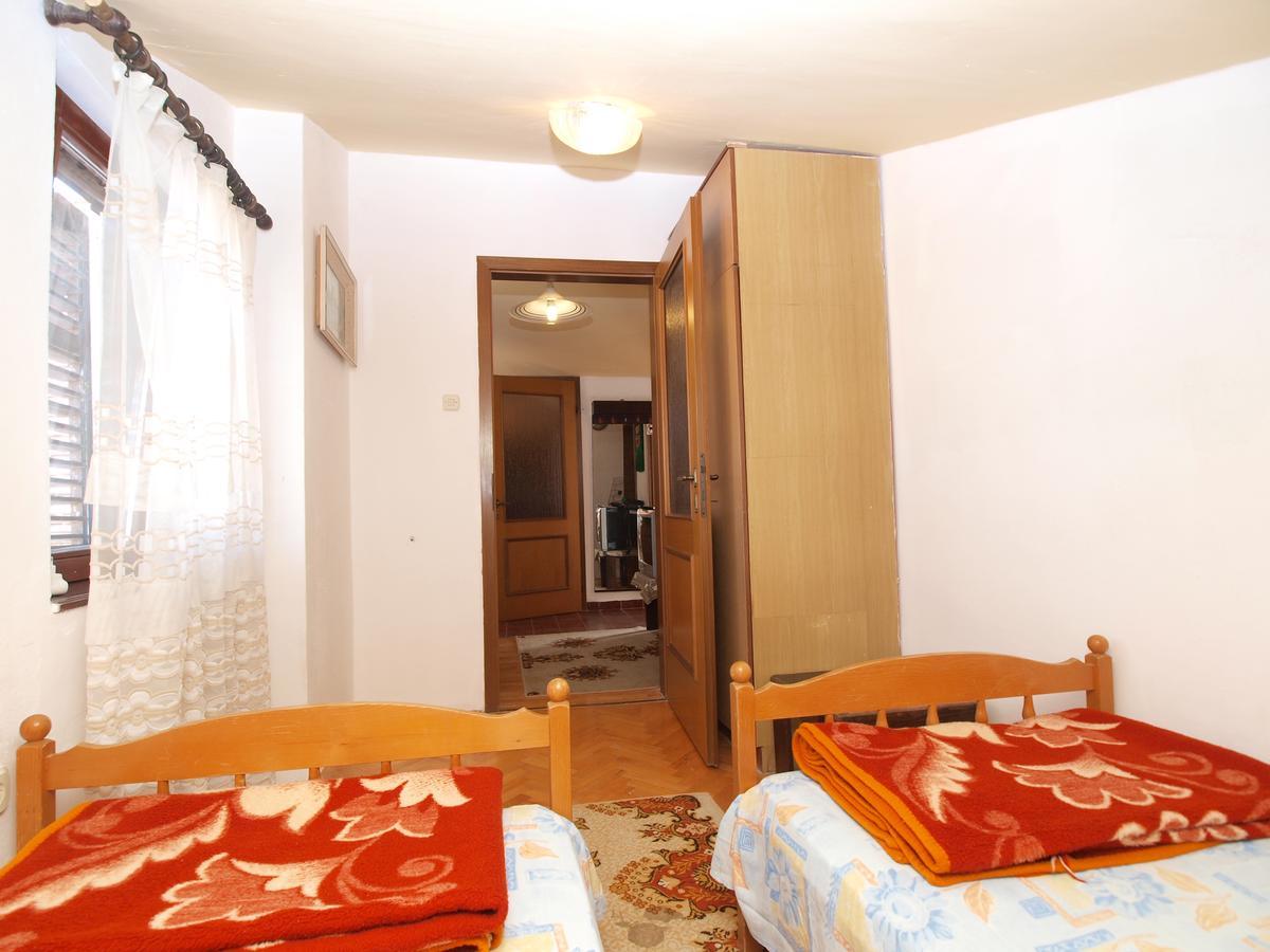 Apartments Slavica 382 プーラ エクステリア 写真