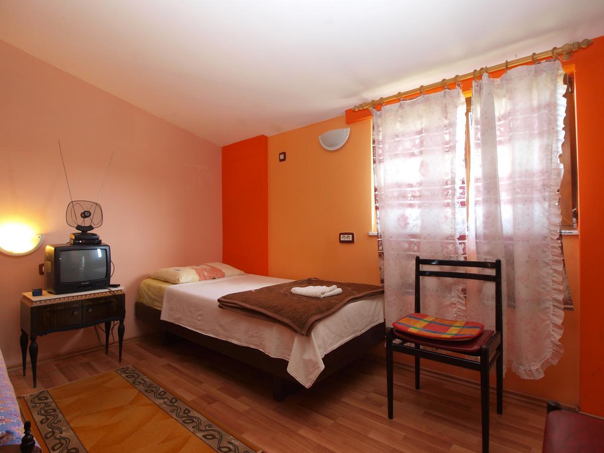 Apartments Slavica 382 プーラ エクステリア 写真