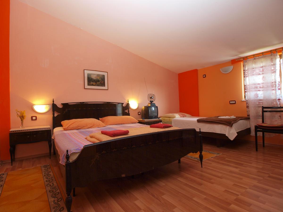 Apartments Slavica 382 プーラ エクステリア 写真
