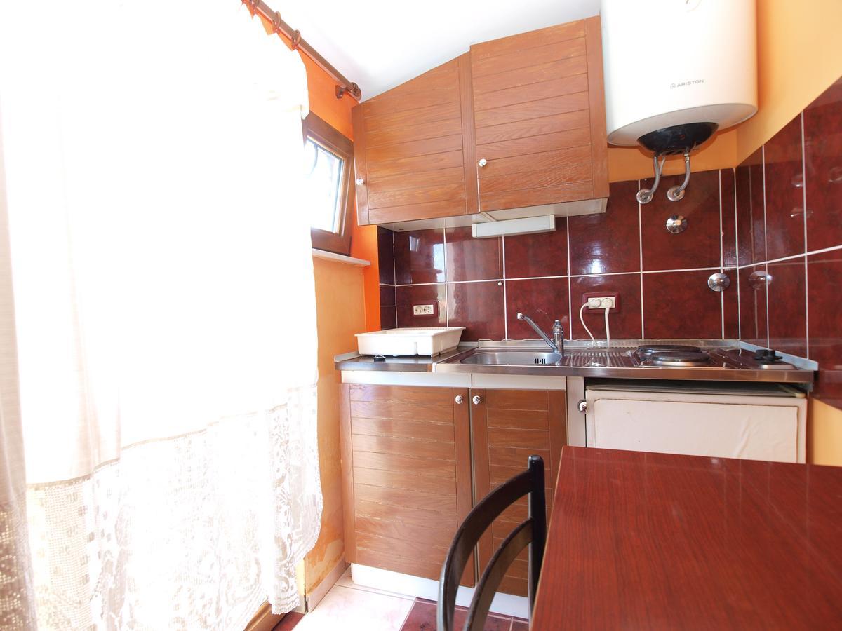 Apartments Slavica 382 プーラ エクステリア 写真