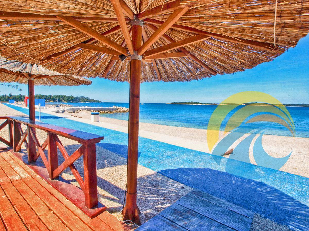 Apartments Slavica 382 プーラ エクステリア 写真